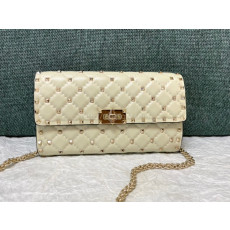 발렌티노-Valentino-락스터드 스파이크 나파 가죽 크로스바디 클러치 백