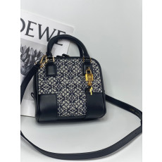 로에베 - LOEWE - 아마조나 16 스퀘어 백 아나그램 자카드와 송아지 가죽 A039N21X03