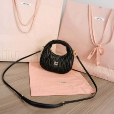 MIUMIU - 미우미우 5BP078_N88_F0002_V_OOO 완더 마테라쎄 나파 가죽 호보 미니 백