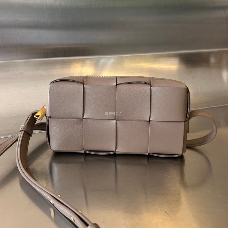 BOTTEGA VENETA- 보테가 베네타 755031VCQC42560 카세트 미니 크로스바디 백