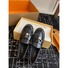 LOUIS VUITTON- 루이비통 1AGXS3 Chess Flat Loafer (여성)
