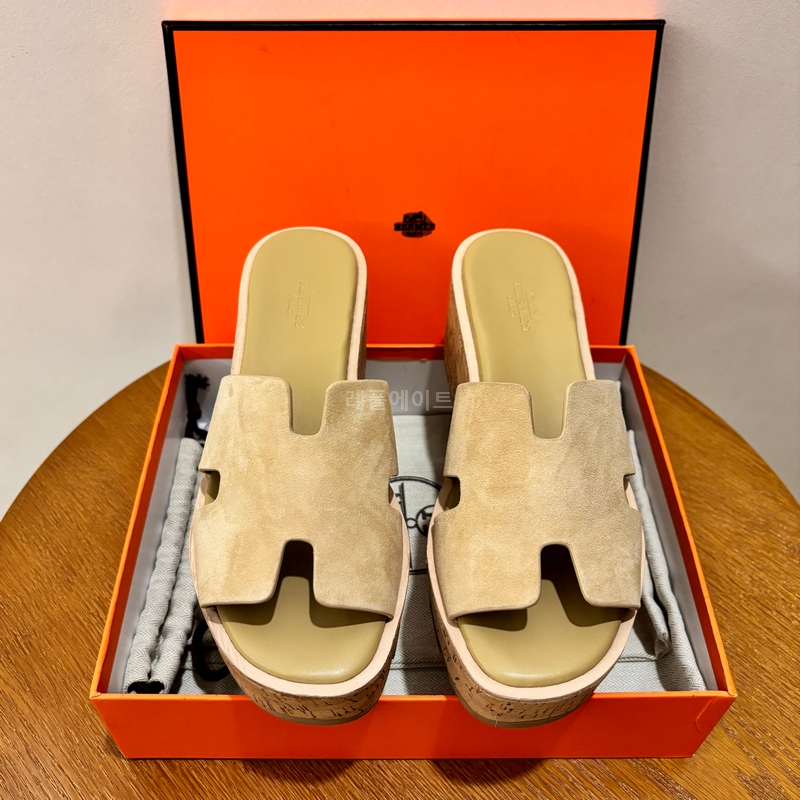 에르메스-HERMES H232150ZvD1360 Eze 30 sandal 에르메스 에제30 슬리퍼 샌들