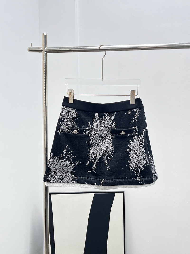 Fall-Winter 2025/26 Pre-Collection  Short Skirt