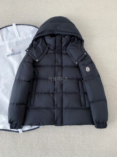 몽클레어-MONCLER K20911A0020553333 Maya 70 Hooded Short Down Jacket