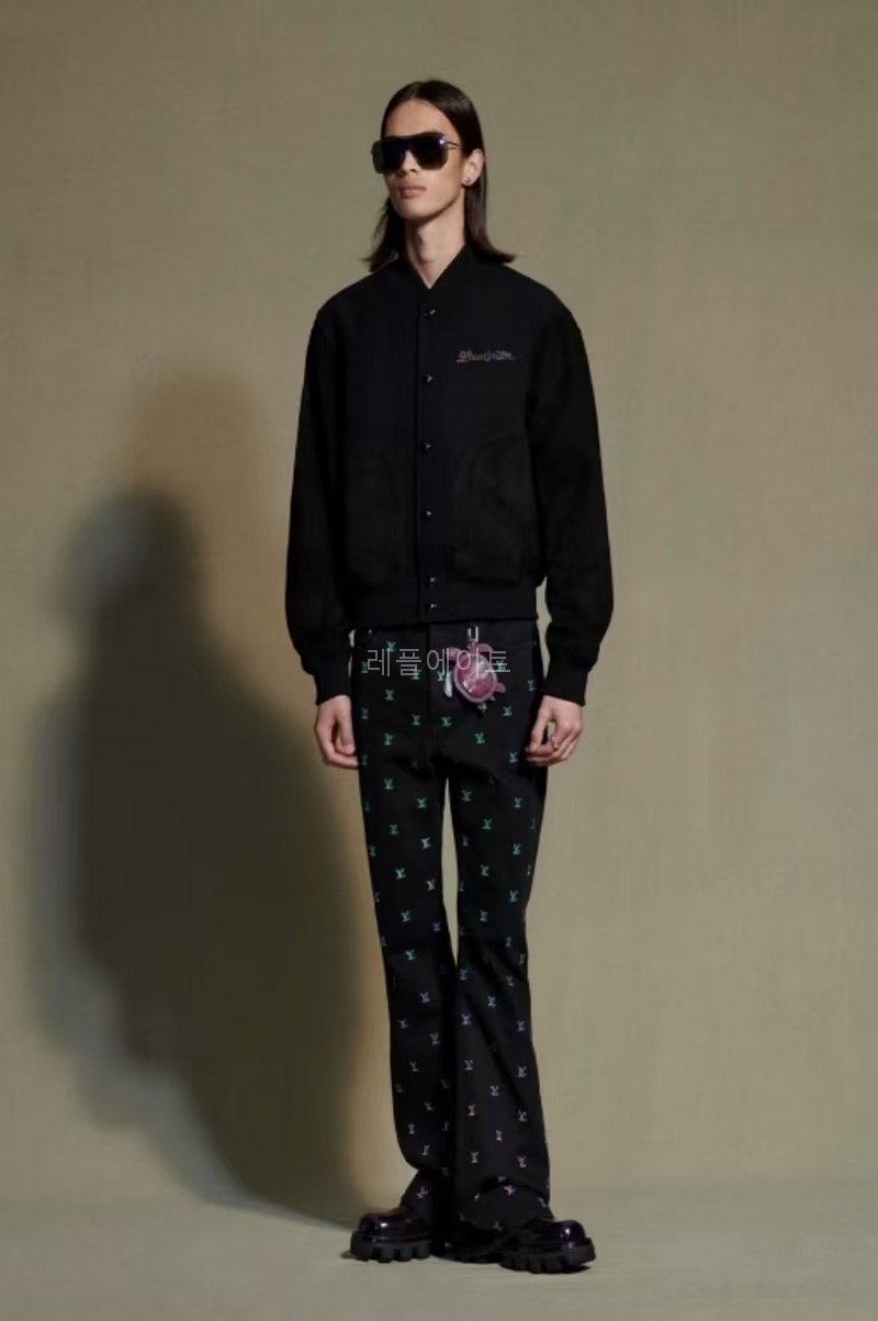 LOUIS VUITTON-루이비통 1AGTH9 LV Blason Gradient Embroidered Denim Skate