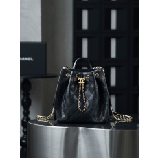 샤넬  AS5600 2025/26 가을-겨울 프리-컬렉션 CHANEL 25 미디엄 백팩