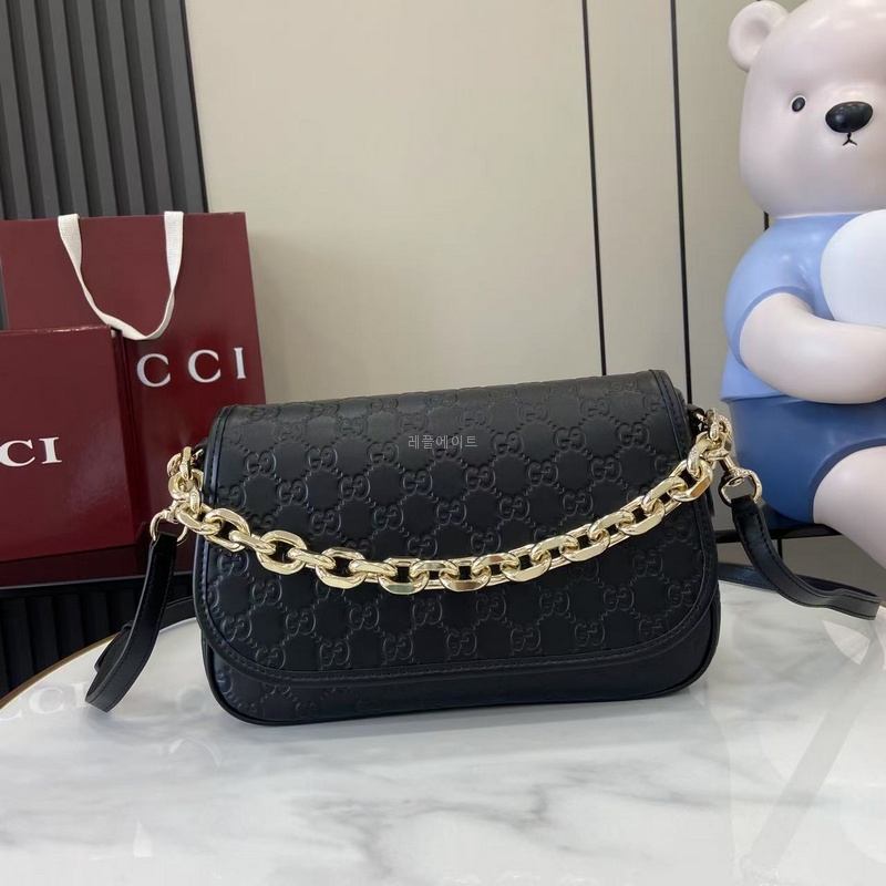 GUCCI-구찌 848882 AAFDV 1000 블랙 GG 엠블럼 미디엄 숄더백